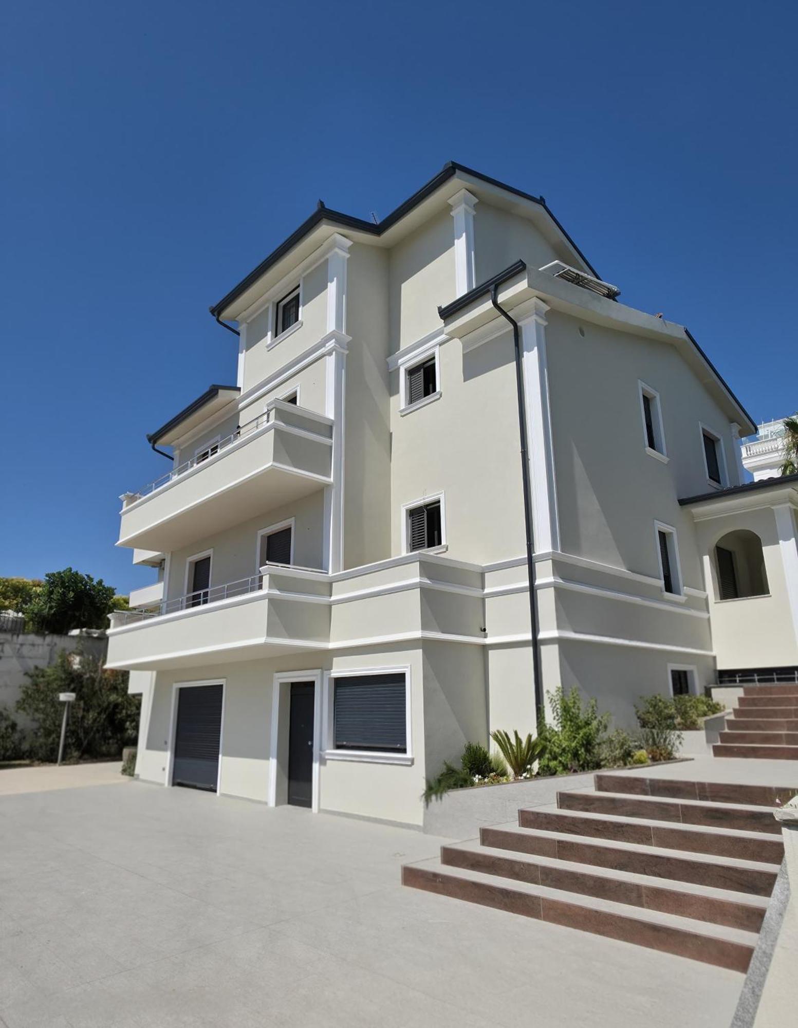 Safira * Durrës